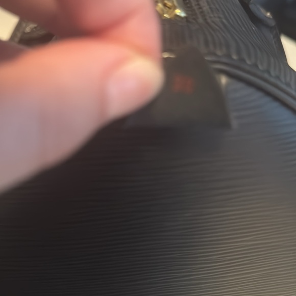 Louis Vuitton Épi Speedy 35 in Black - Picture 7 of 7